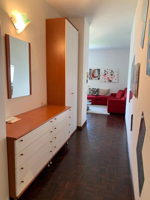 Look Giovane Per Una Casa Vista Lago Como Exterior photo